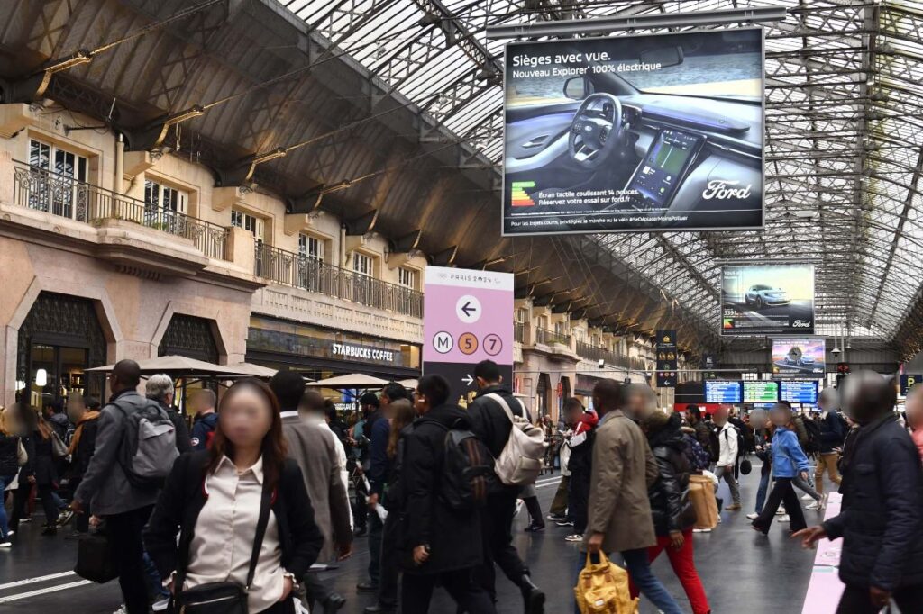 Publicité Ford Emblématique gare 1
