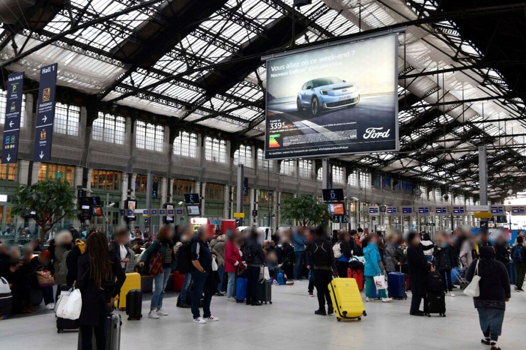 Publicité Ford Emblématique gare 5