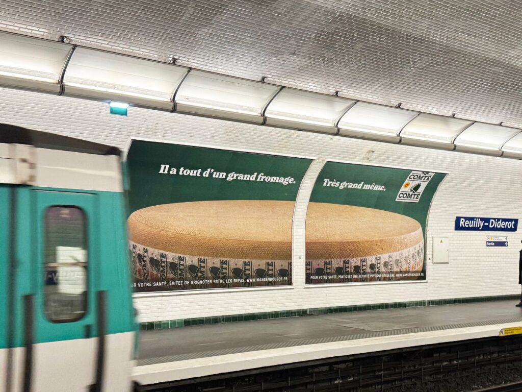 Publicité Comte Metro Paris 1
