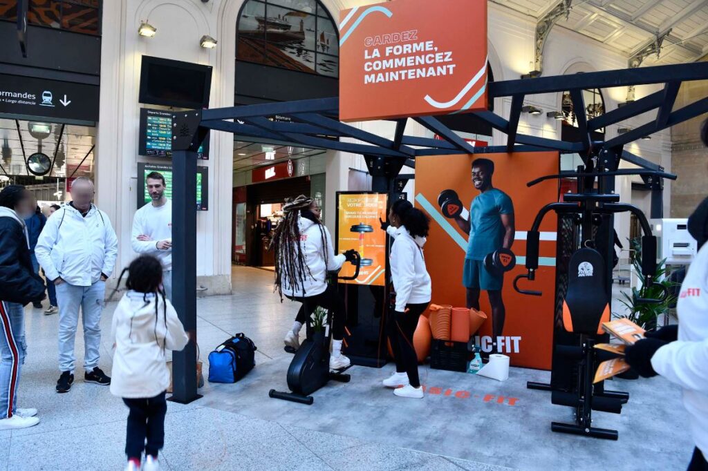 Publicité Event Basic Fit gare 2