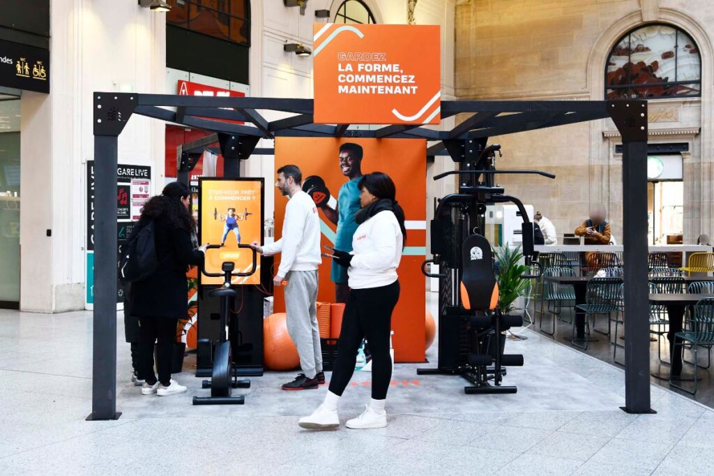 Publicité Event Basic Fit gare 3