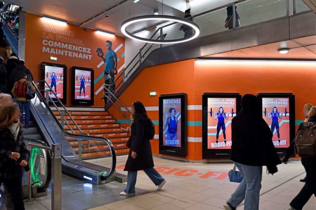 Publicité Event Basic Fit gare 4