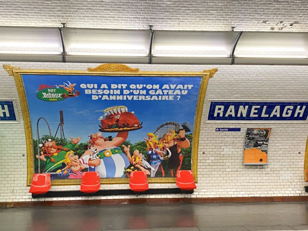 Publicité Parc astérix metro 4
