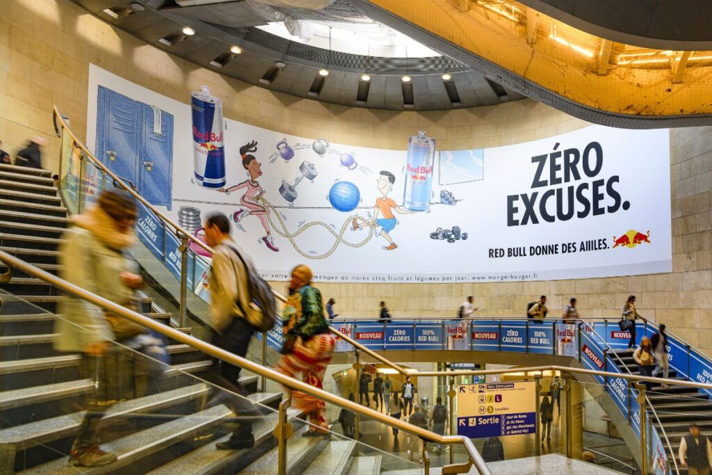 Publicité Red Bull gare saint lazare 1