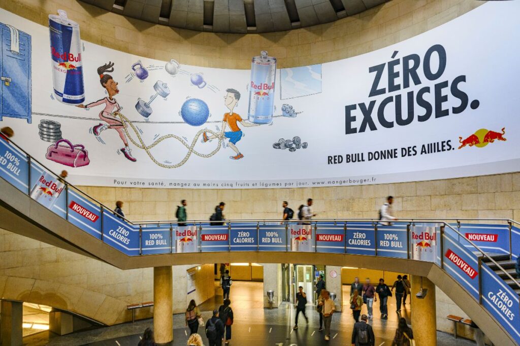 Publicité Red Bull gare saint lazare 2