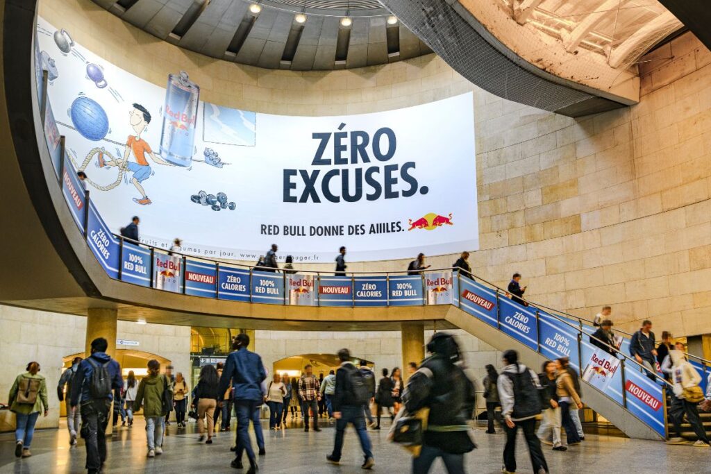 Publicité Red Bull gare saint lazare 3