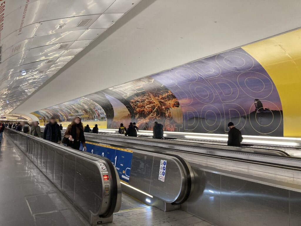 Publicité Vueling metro event paris 10