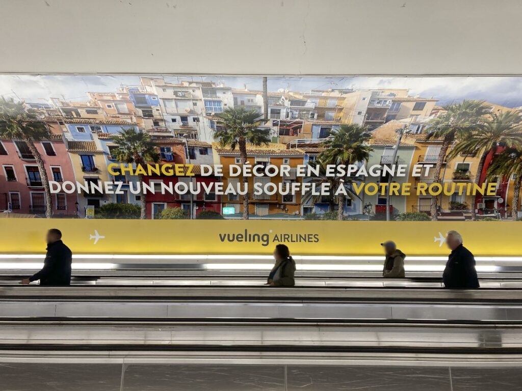 Publicité Vueling metro event paris 3