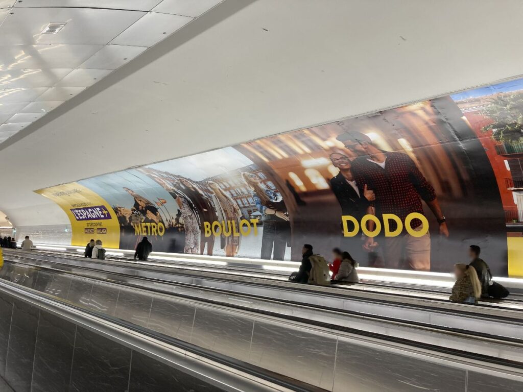 Publicité Vueling metro event paris 4