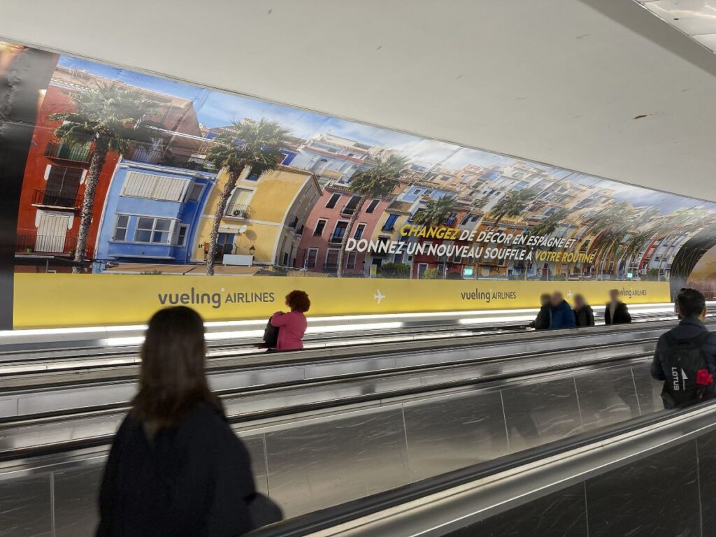 Publicité Vueling metro event paris 5