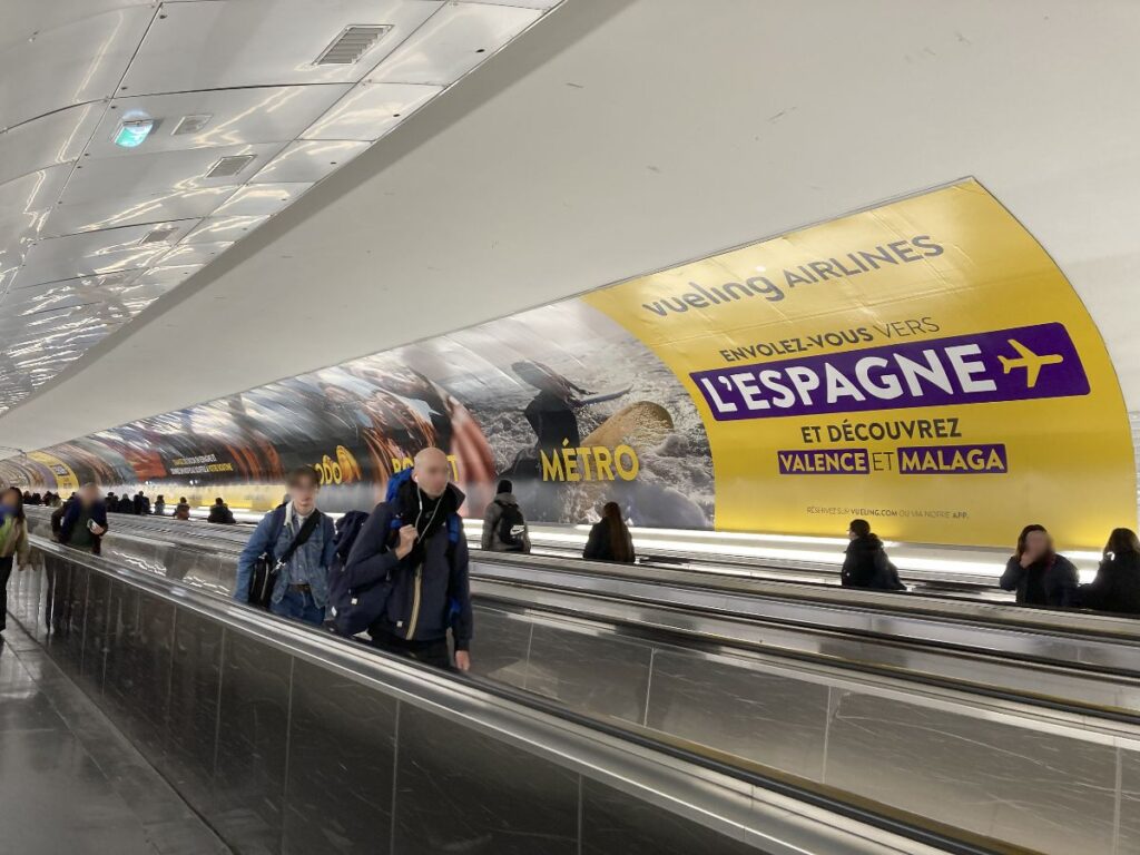 Publicité Vueling metro event paris 7