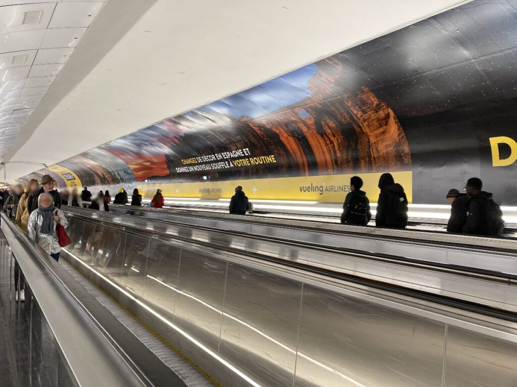 Publicité Vueling metro event paris 8