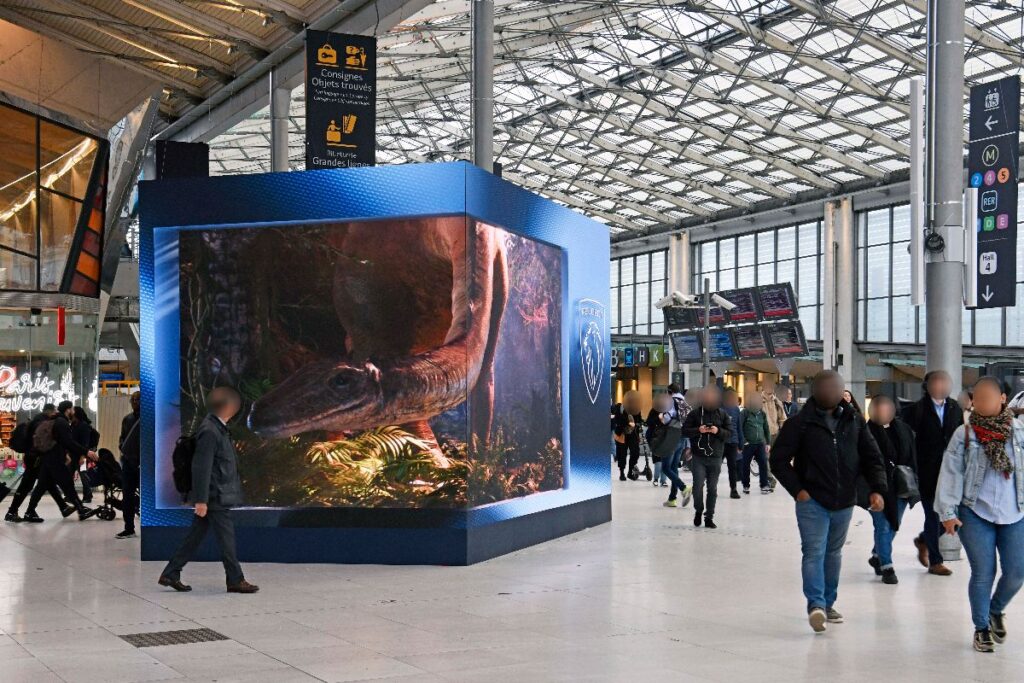 Publicité peugeot gare paris 6
