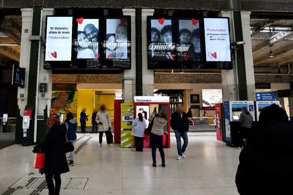 Publicité photomaton gare paris 1