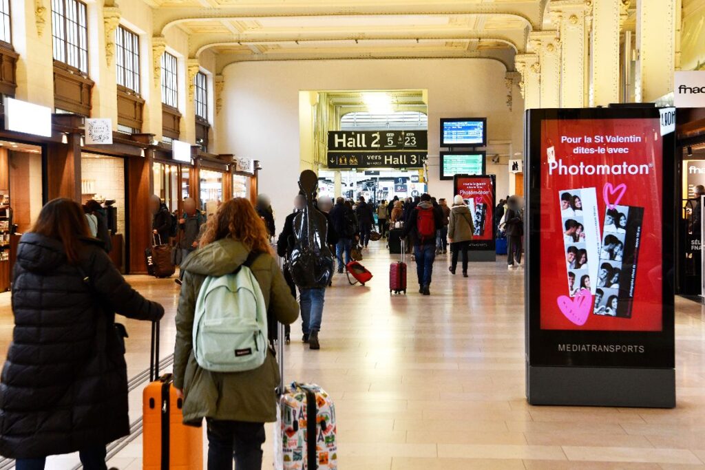 Publicité photomaton gare paris 3