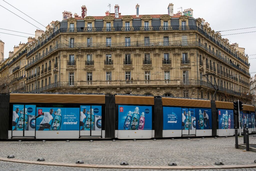 Publicité Skip tram Marseille 2