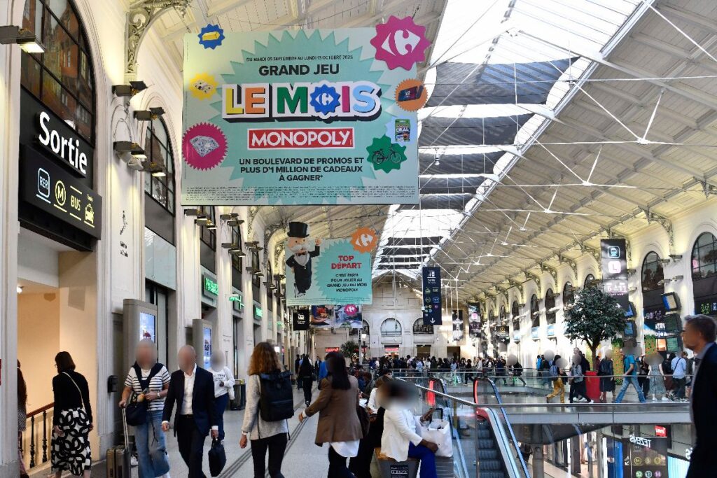 Publicité Carrefour Monopoly event gare 1