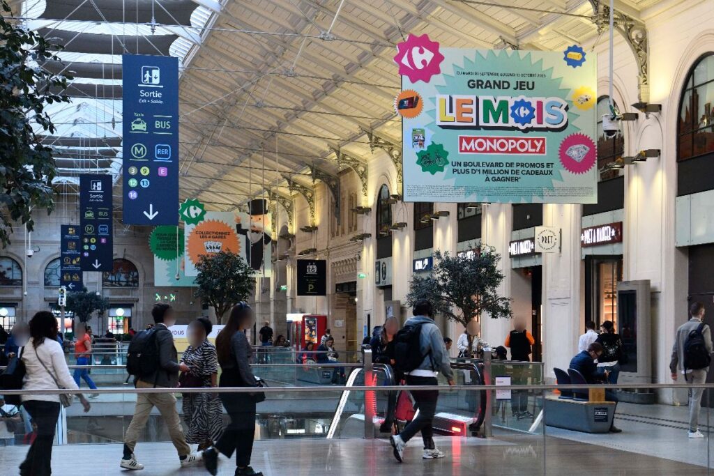 Publicité Carrefour Monopoly event gare 2