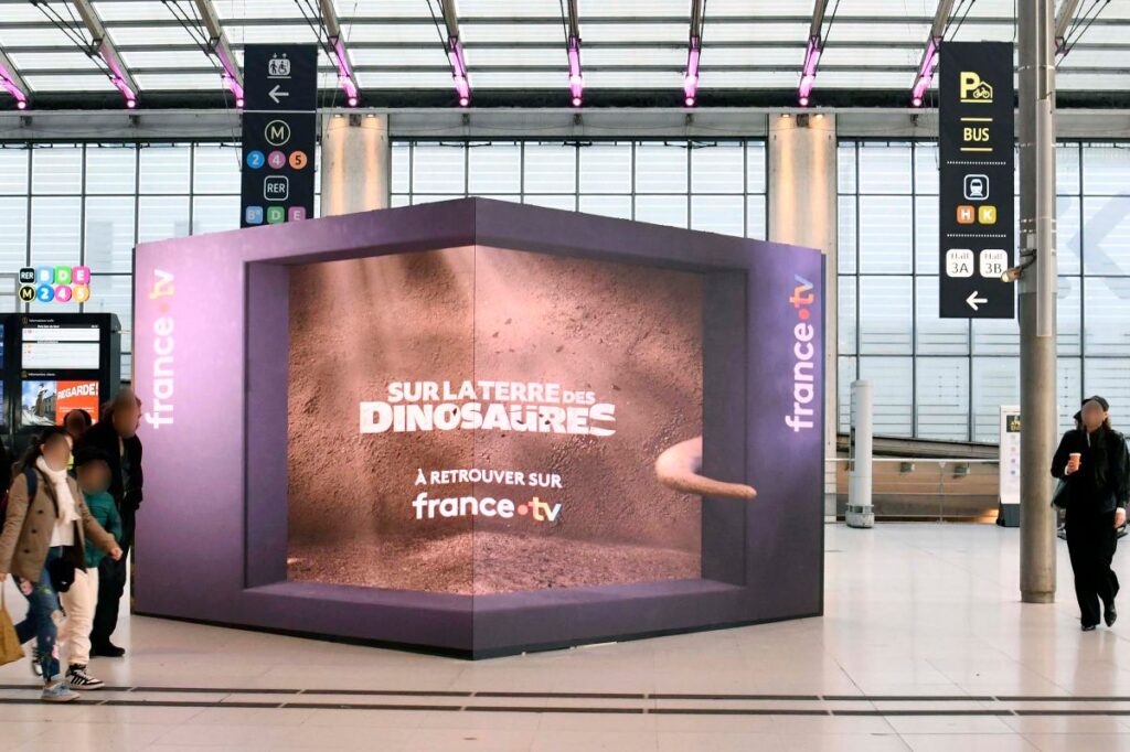 Publicité FranceTV cube3D Event Gare 6