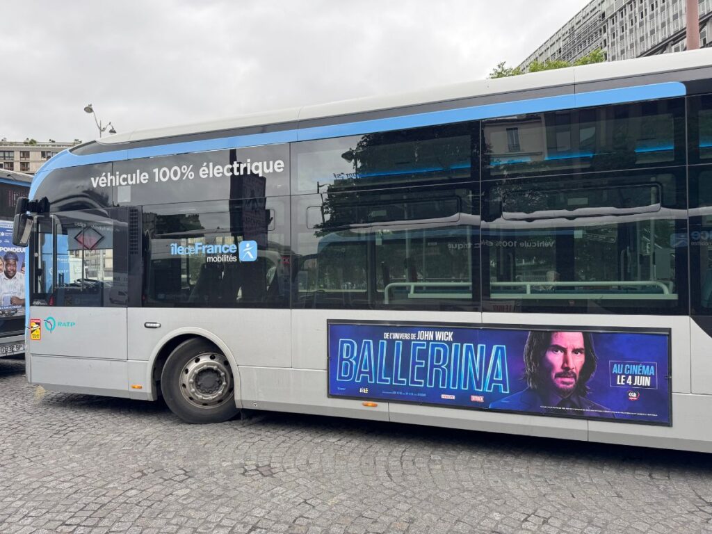 Publicité Ballerina bus paris 1
