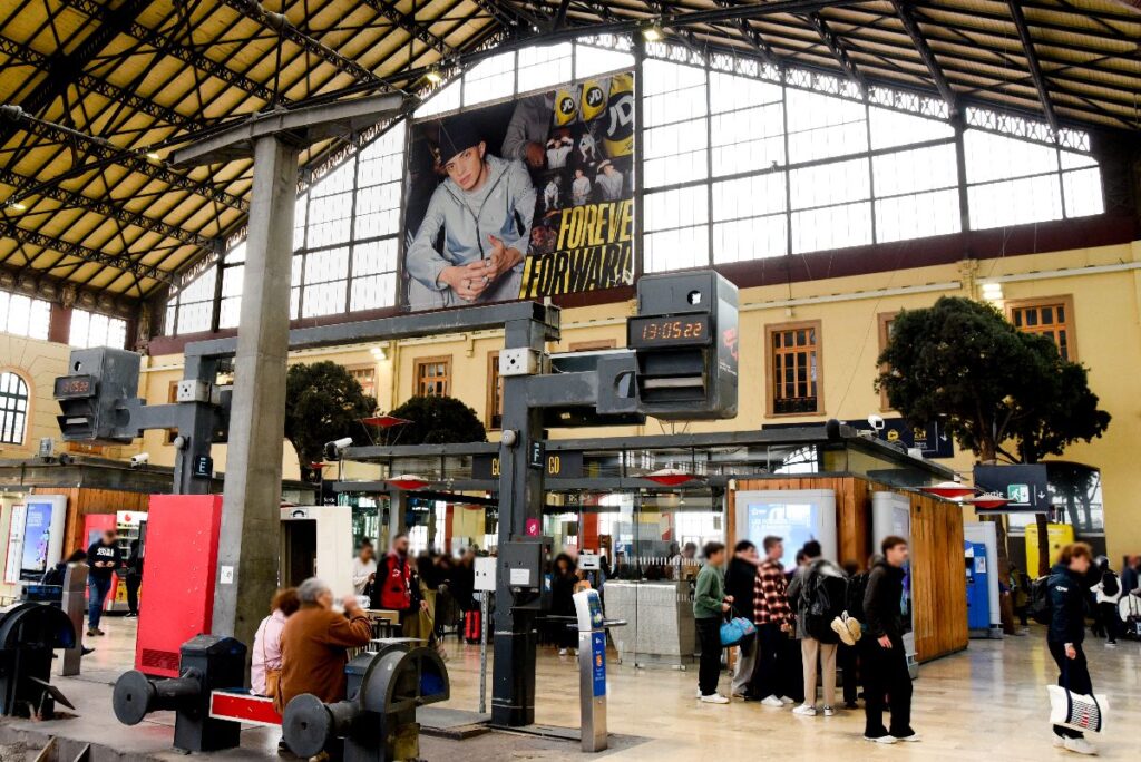 Publicité-Event-JDSport-gare-marseille