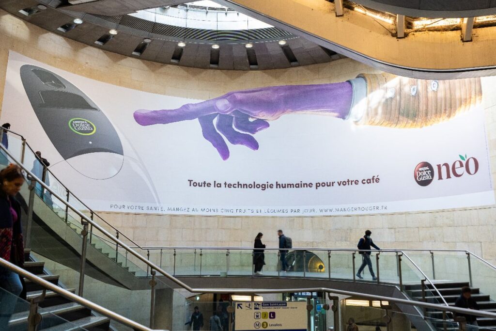 Publicité Event Nespresso Saint Lazare Paris 1