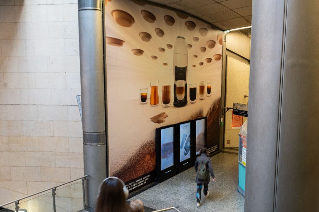 Publicité Event Nespresso Saint Lazare Paris 6