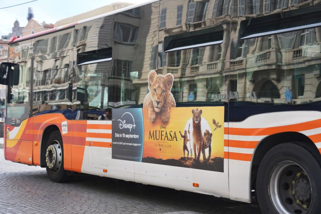 Publicité bus Disney Marseille 3