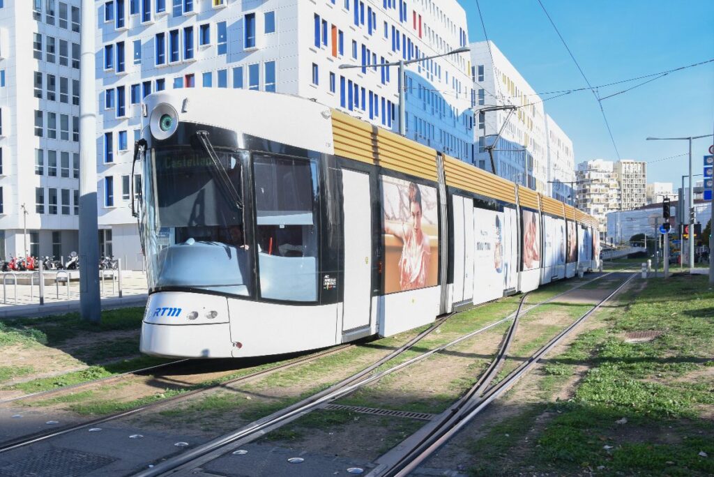 Publicité event MiuMiu tramway Marseille 1