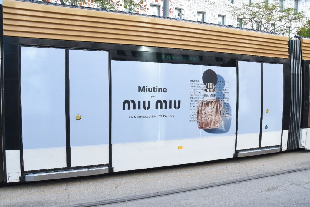 Publicité event MiuMiu tramway Marseille 6