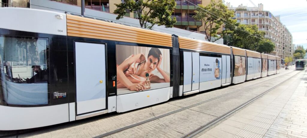 Publicité event MiuMiu tramway Marseille 7