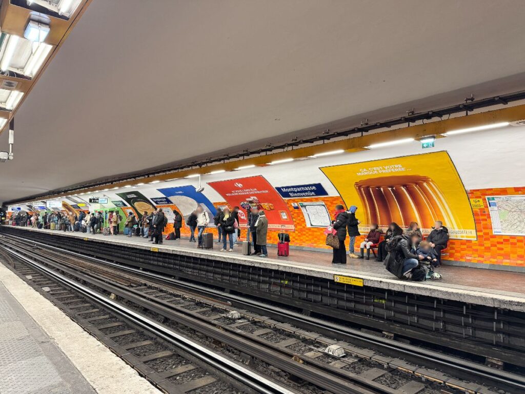 Publicité Carrefour metro paris 7