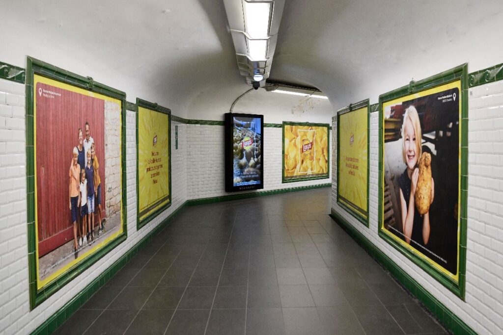 Publicité Lay's Porte de Versailles Metro Paris 10