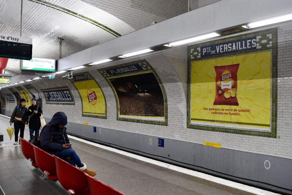 Publicité Lay's Porte de Versailles Metro Paris 2