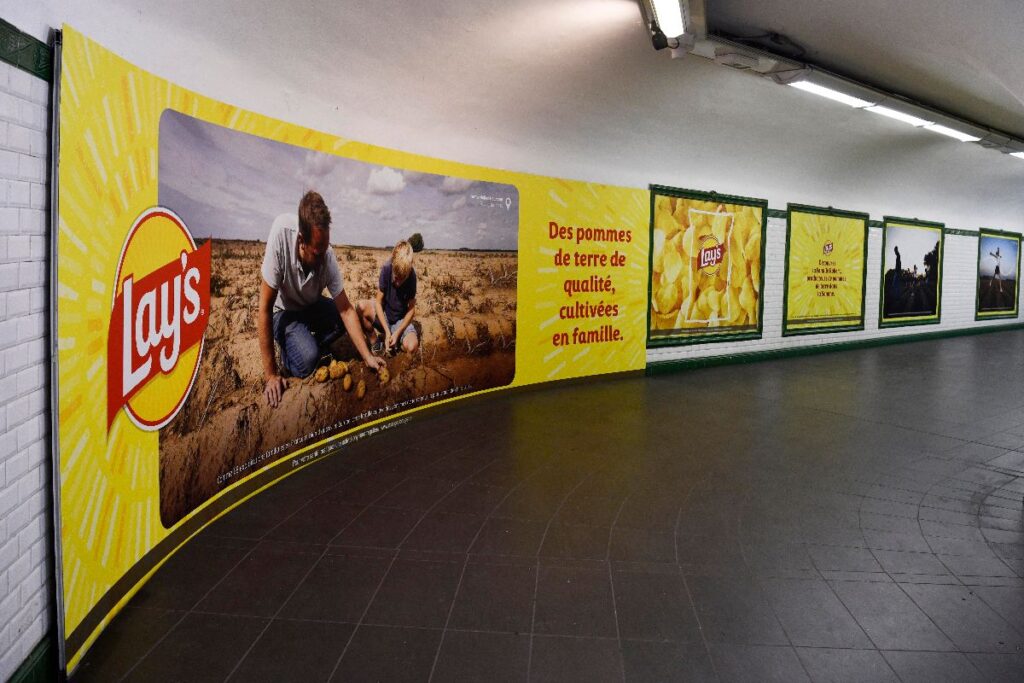 Publicité Lay's Porte de Versailles Metro Paris 3