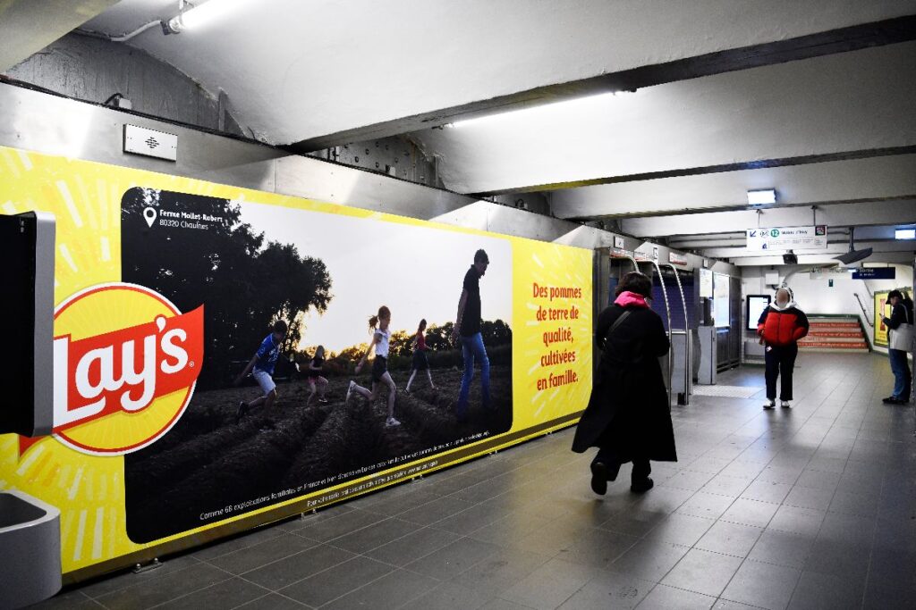 Publicité Lay's Porte de Versailles Metro Paris 6