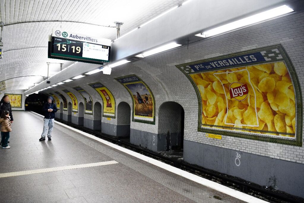 Publicité Lay's Porte de Versailles Metro Paris 8