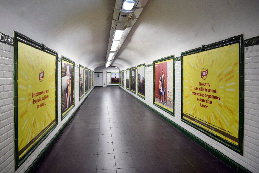 Publicité Lay's Porte de Versailles Metro Paris 9