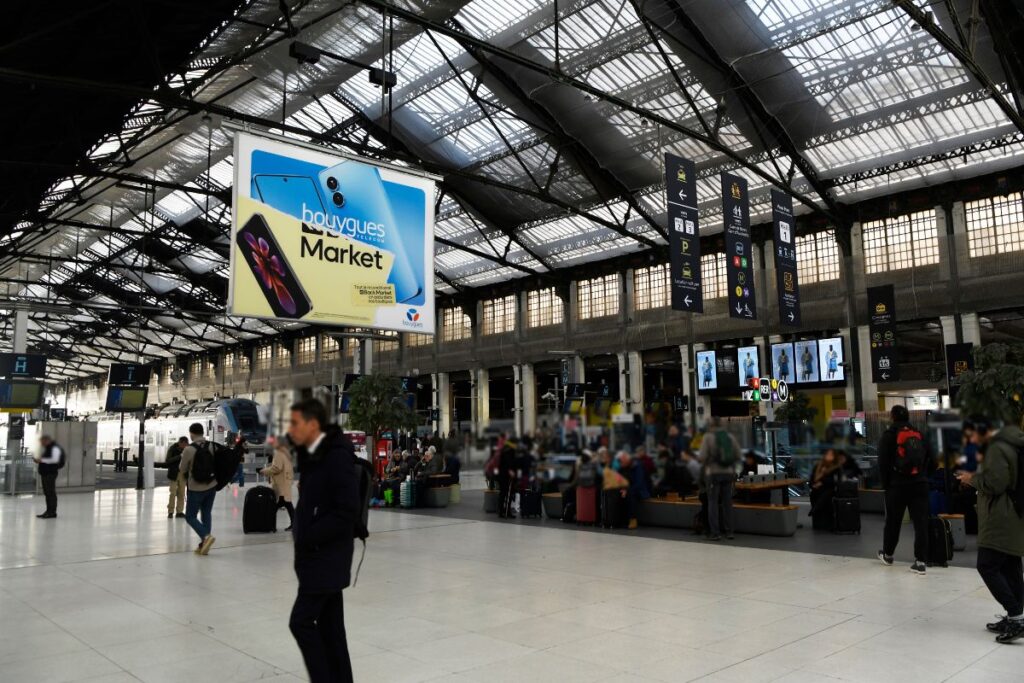 Publicité Bouygues Market gare paris 1