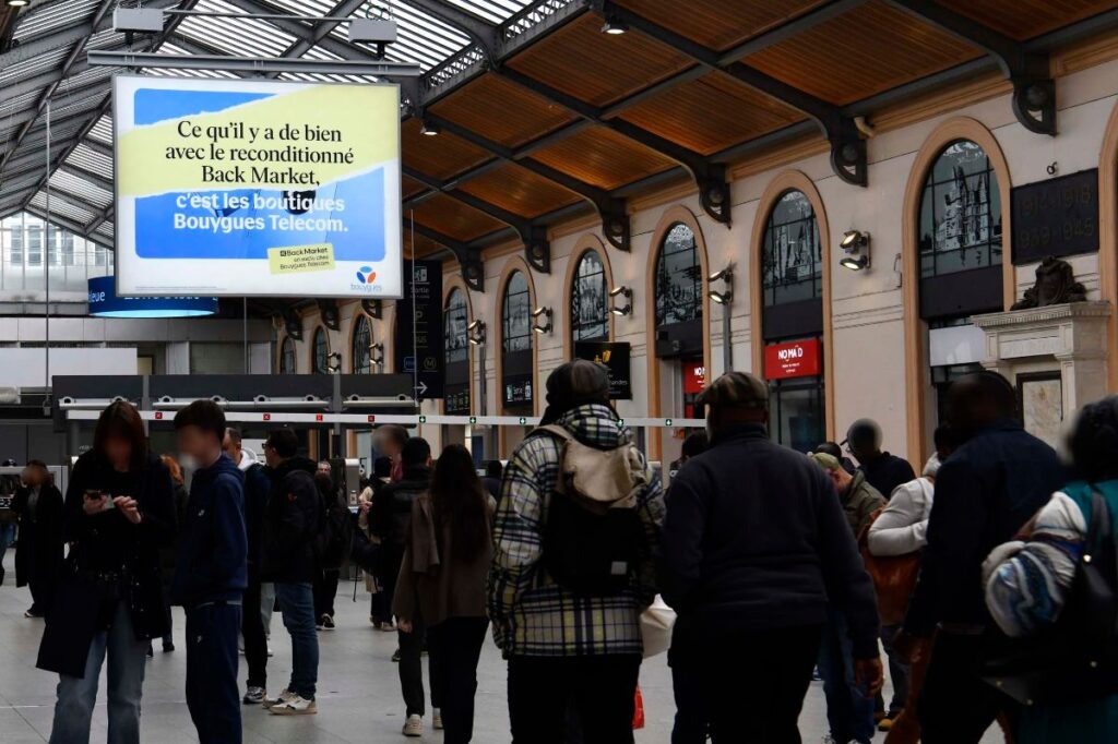 Publicité Bouygues Market gare paris 3