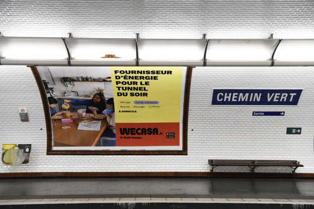 Publicité WeCasa metro paris 4