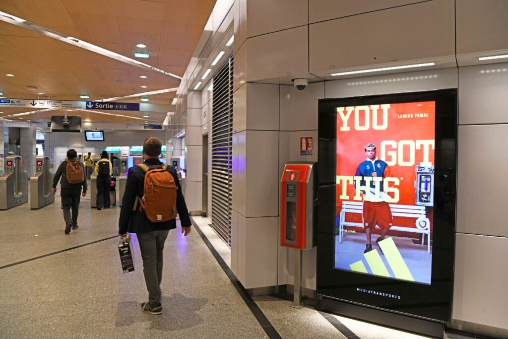 Publicité Adidas DOOH paris 1