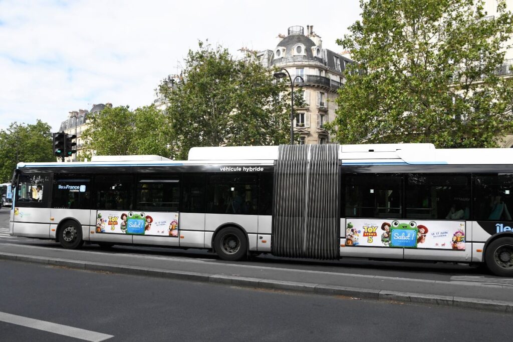 Publicité Toy Story 5 Bus 1