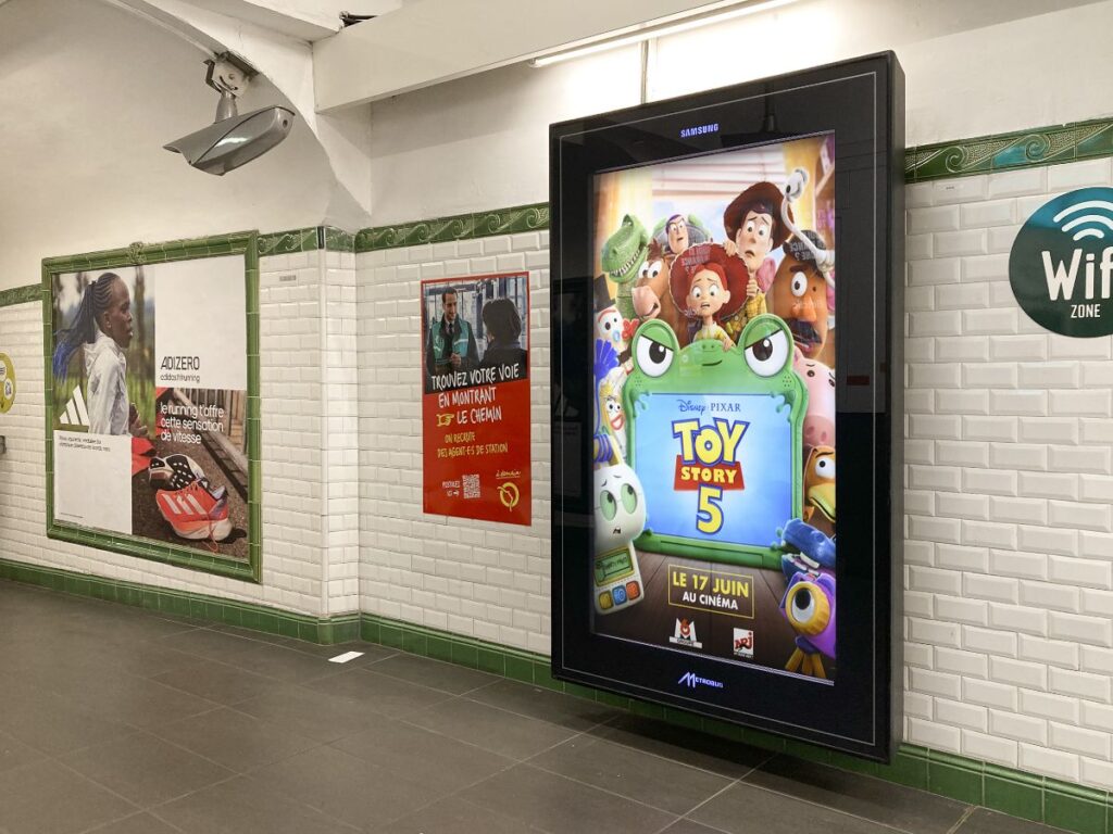 Publicité Toy Story 5 metro Dooh Paris