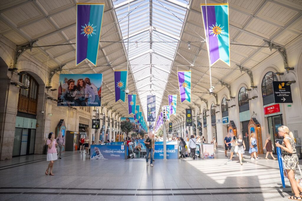 Affichage publicitaire événementiel dans la gare Saint Lazare 1