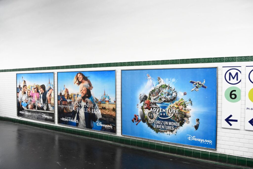 Affichage publicitaire 3m² dans les couloirs du métro parisien