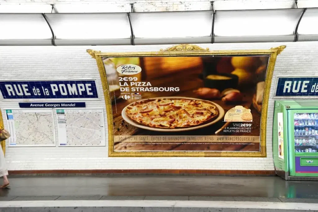 Affichage publicitaire 4x3 sur le quai du métro parisien