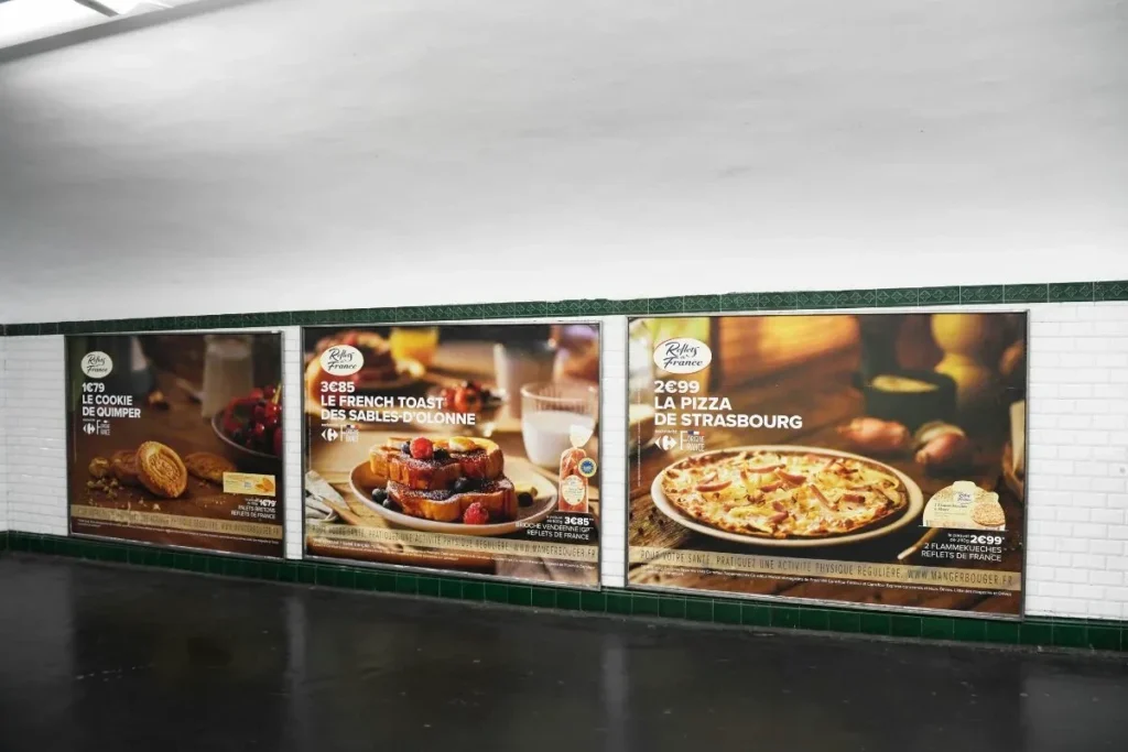 Affichage publicitaire 3m² dans les couloirs du métro parisien