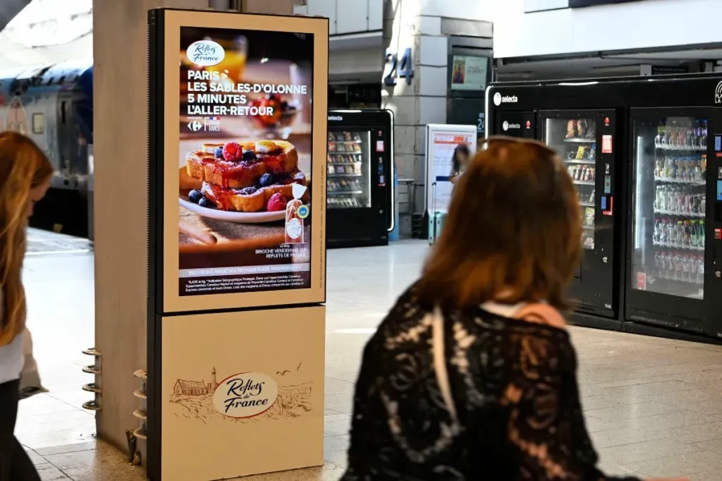 Affichage publicitaire DOOH dans les gares de Paris