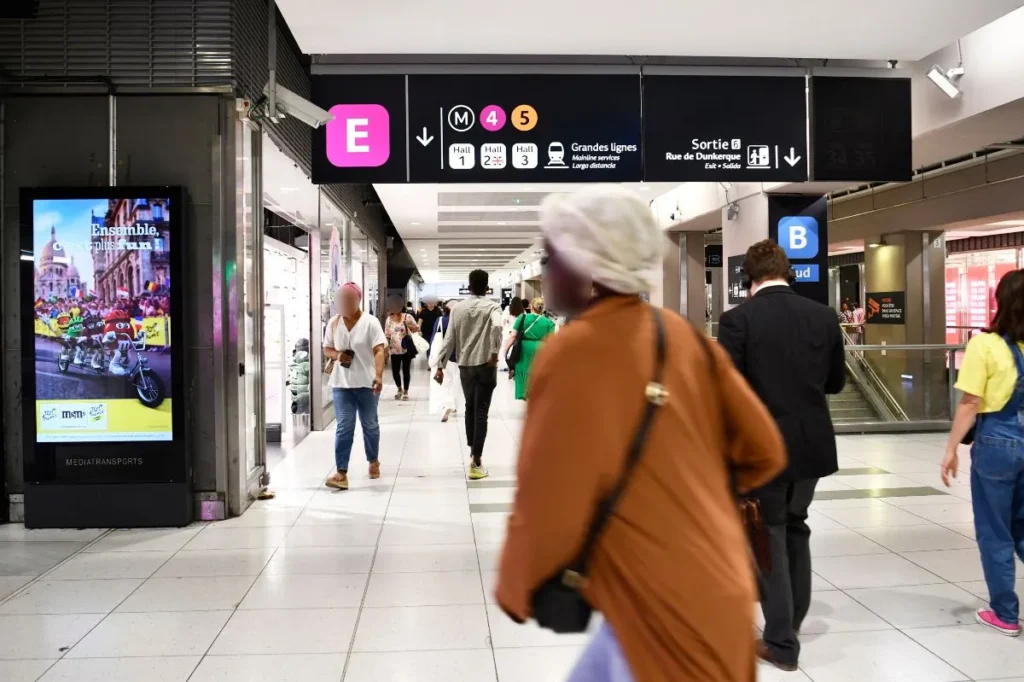 Affichage publicitaire DOOH dans les gares de Paris